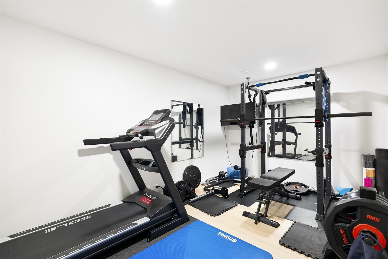 Rom i kjeller er i dag innredet som treningsrom Galleribilde