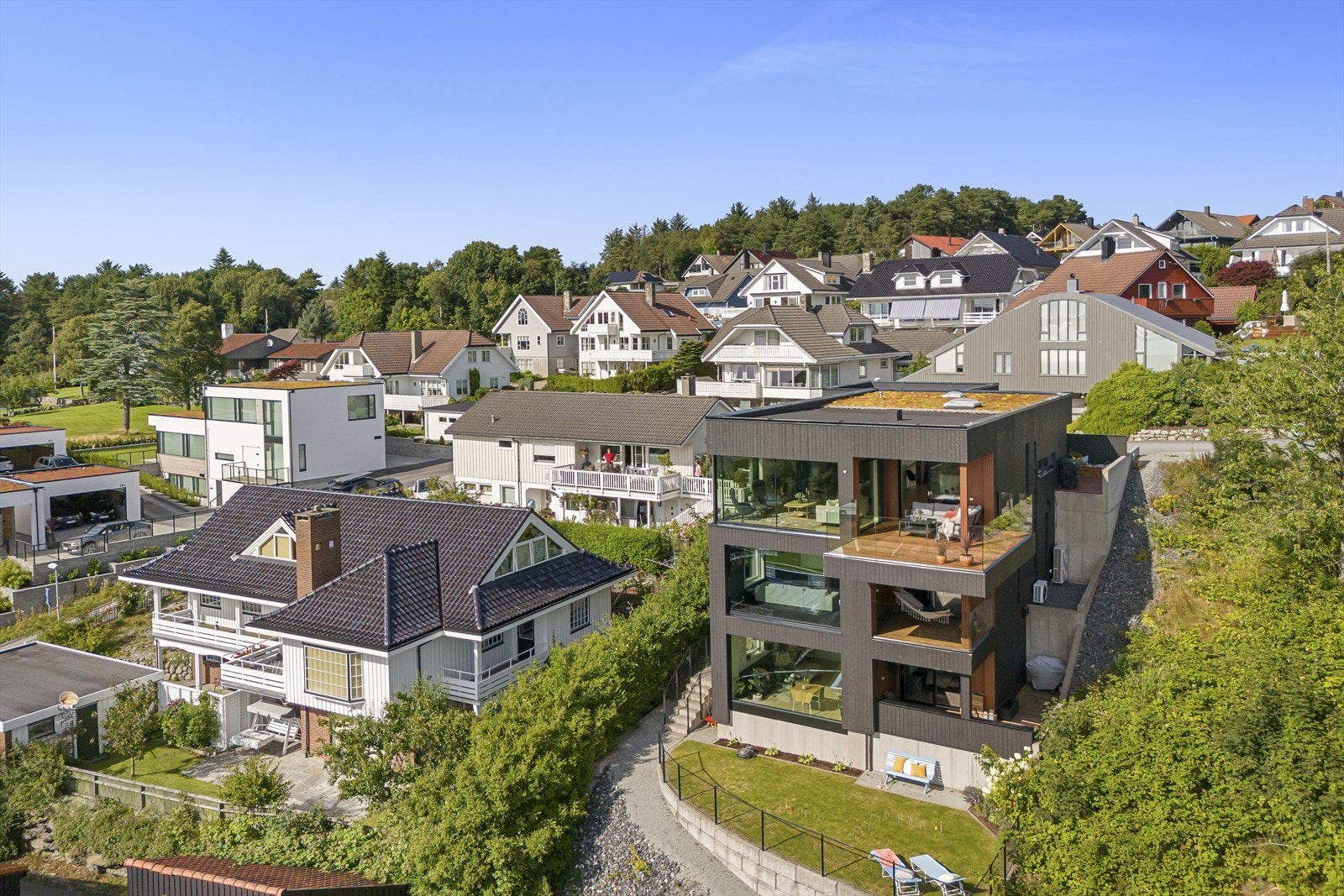 Boligen ligger i et etablert nabolag Galleribilde