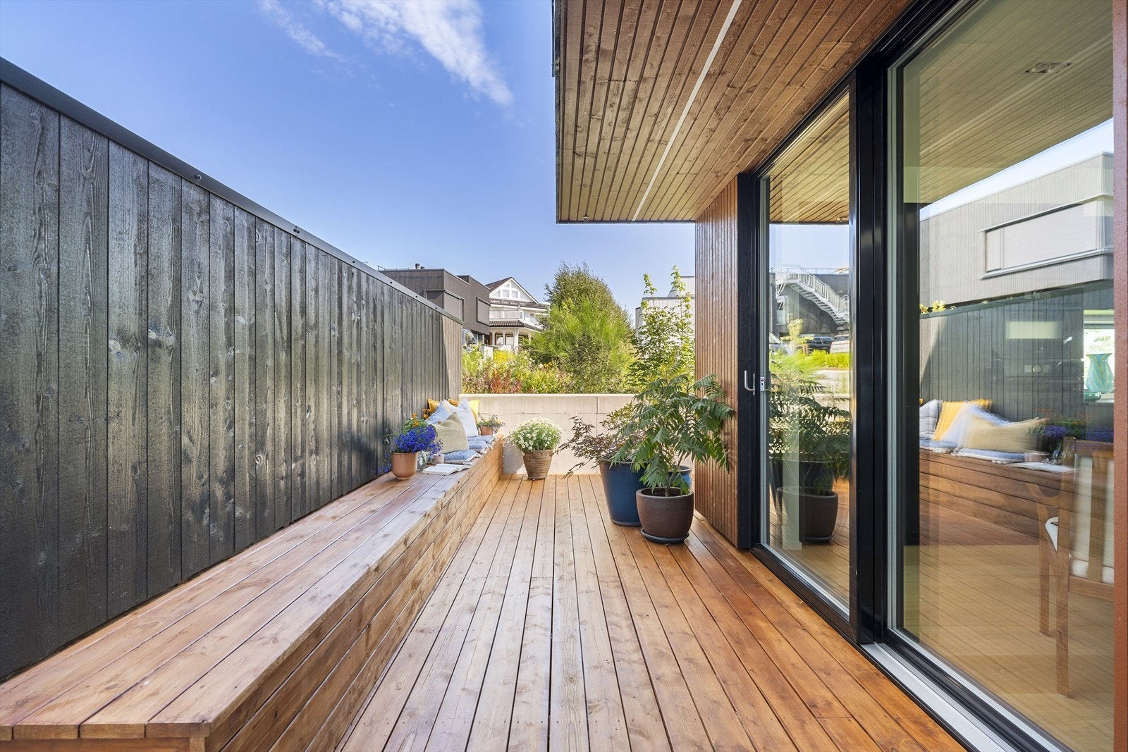 Terrasse ved inngangsparti Galleribilde