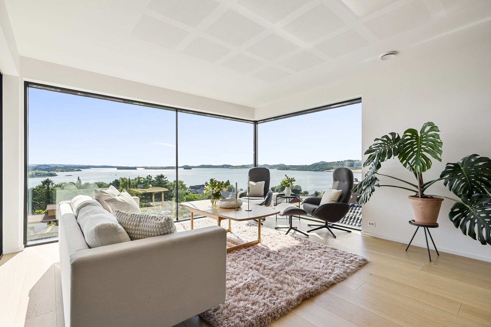 Det er vanskelig å finne en bedre utsikt, enn den du får i Granneskleiva 6B Galleribilde