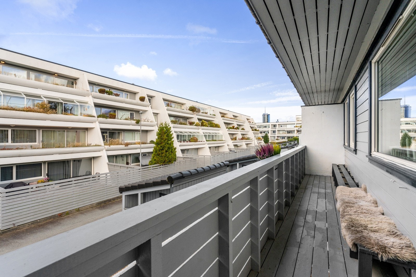 Her kan du nyte en kaffekopp på ettermiddagen, eller kanskje du vil lage deg en kjøkkenhage er ute? Galleribilde