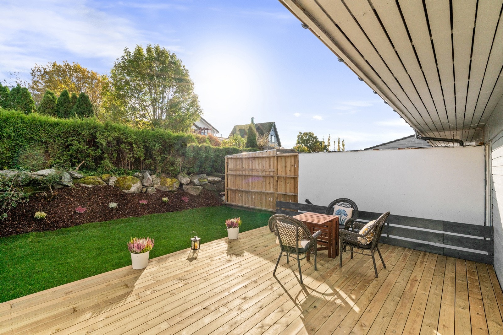 Terrassen og hagen er fra 2024. Galleribilde