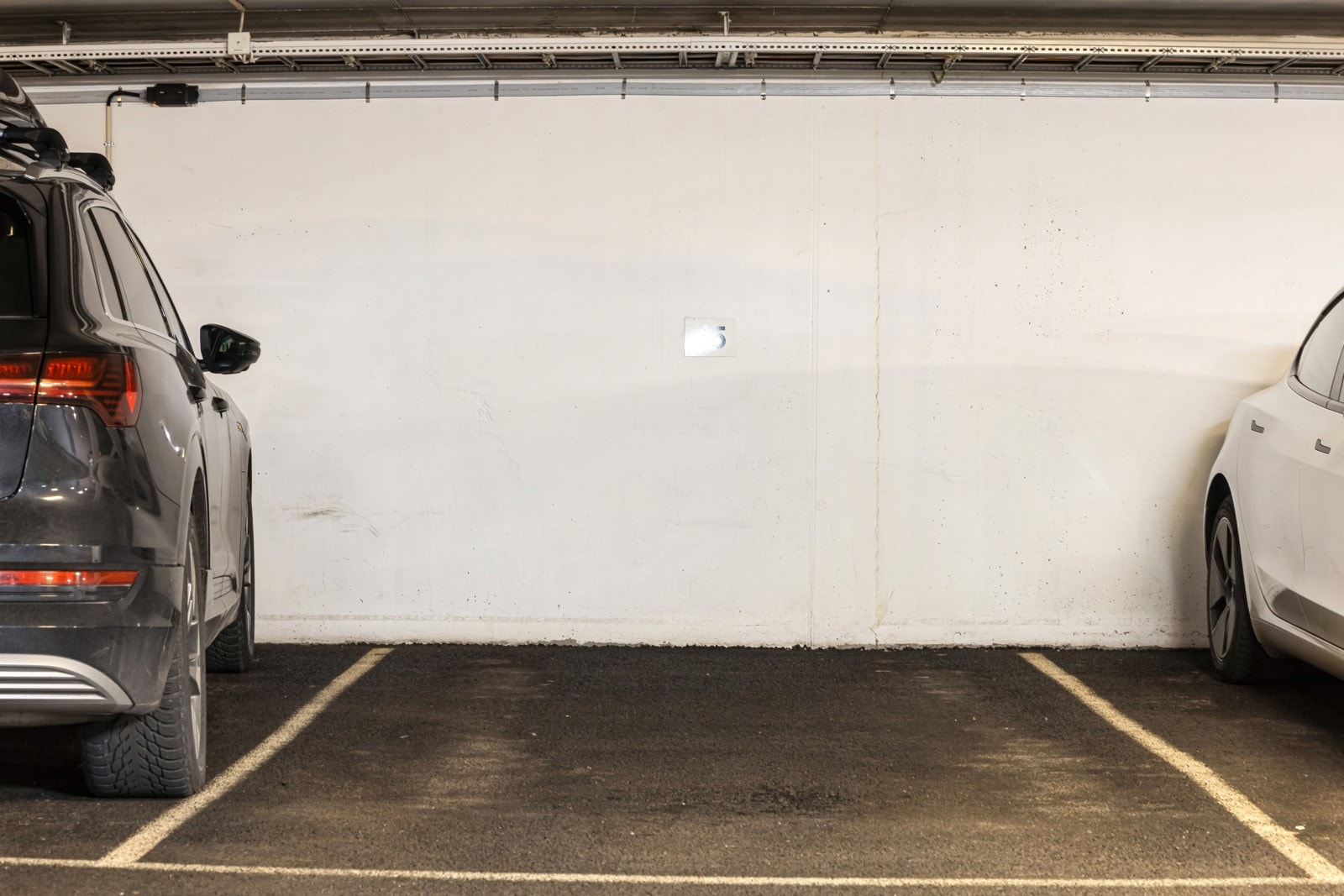 Garasjeplass nr. 45 medfølger boligen Galleribilde