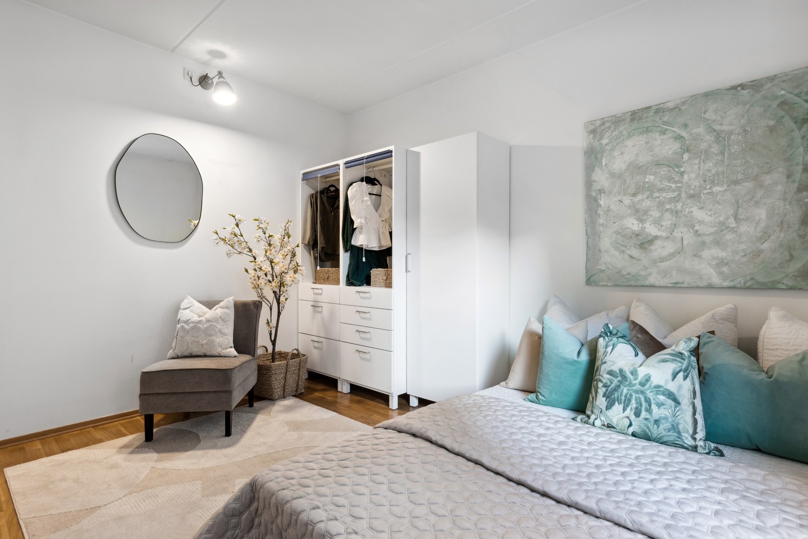 Stort garderobeskap medfølger Galleribilde