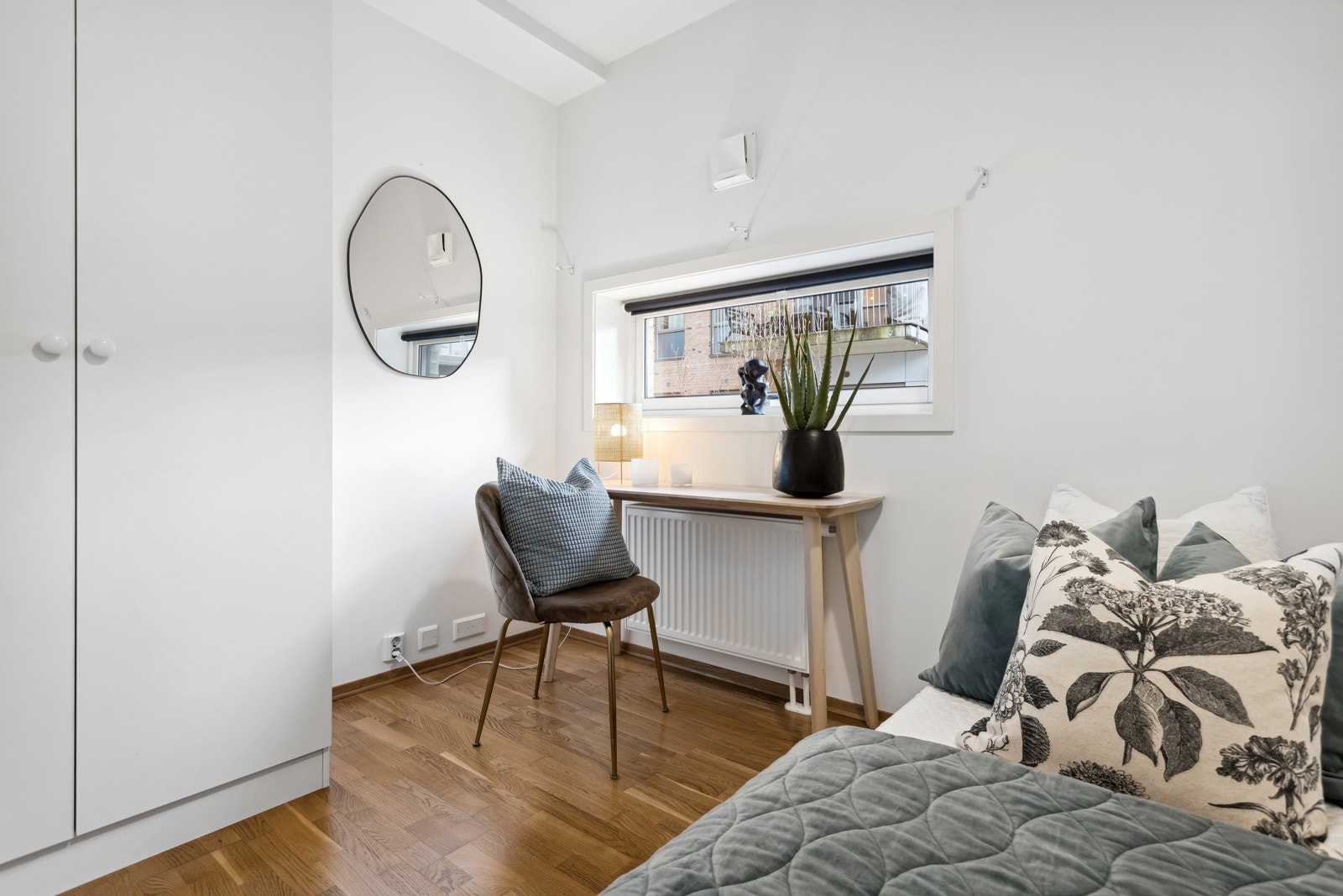 fin plass til garderobeskap Galleribilde