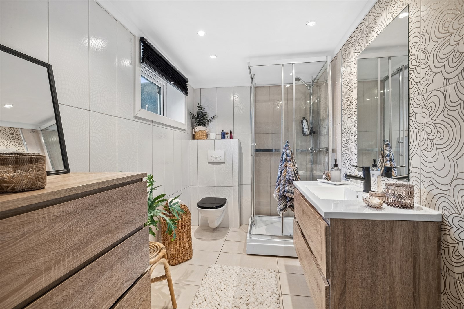 Badet er helfliset og det er varmekabler i gulv Galleribilde