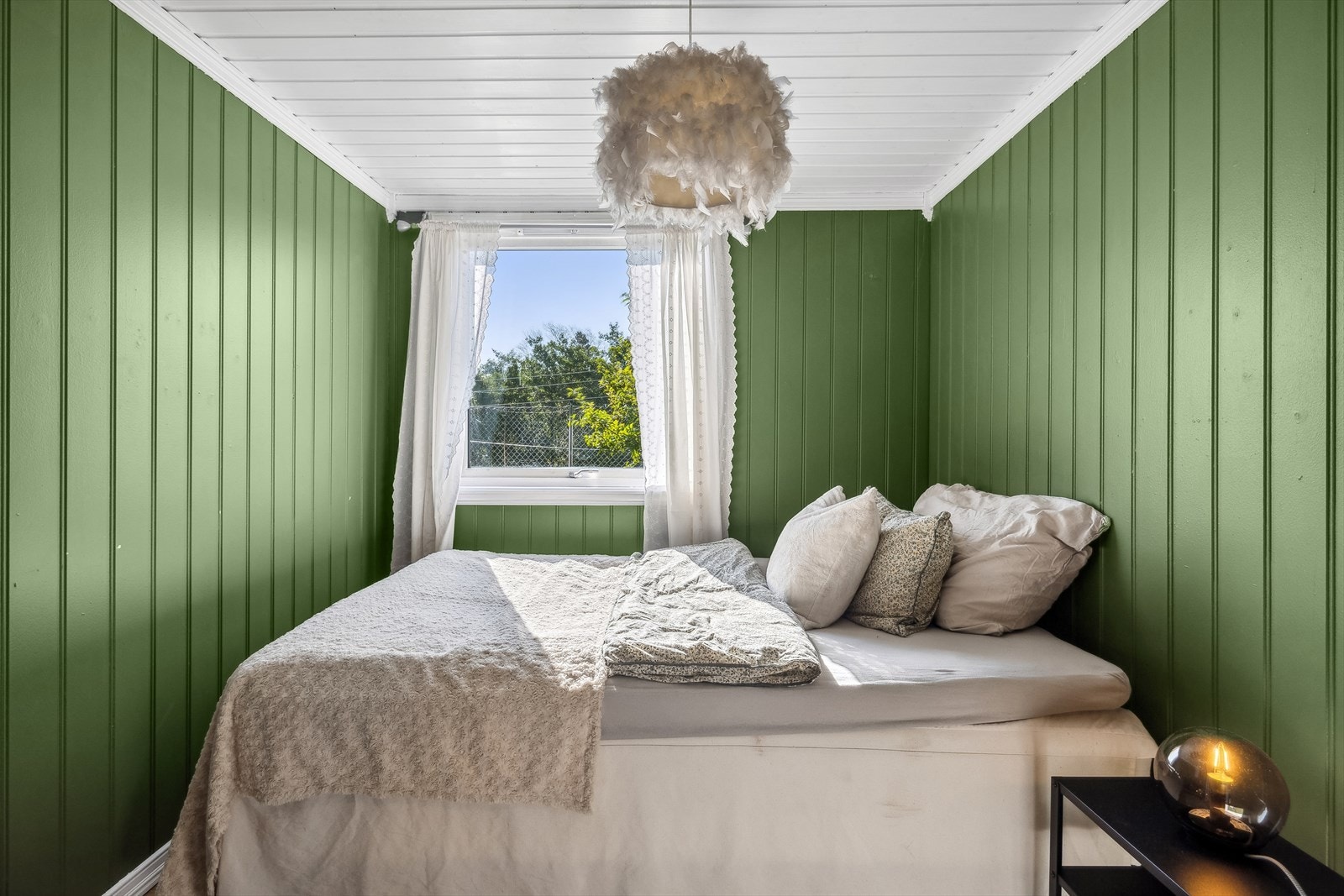 Soverom 1 av 4 i underetasjen Galleribilde