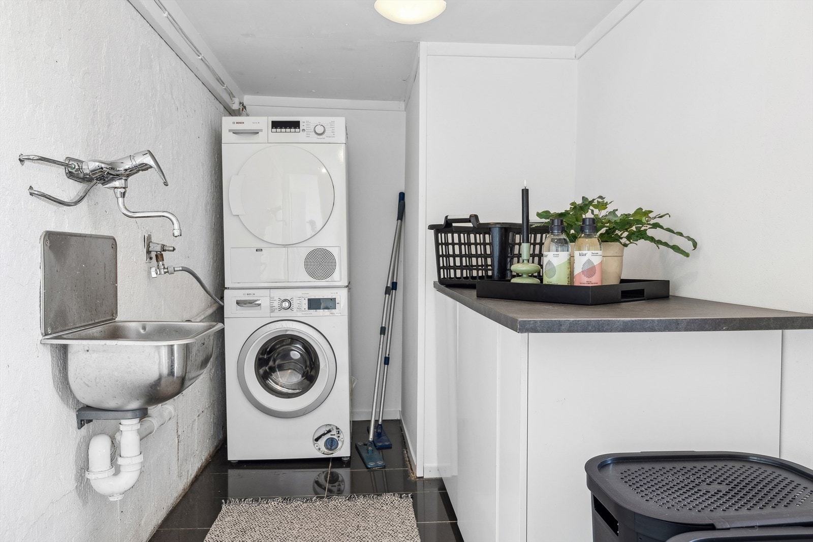 Vaskerom Galleribilde