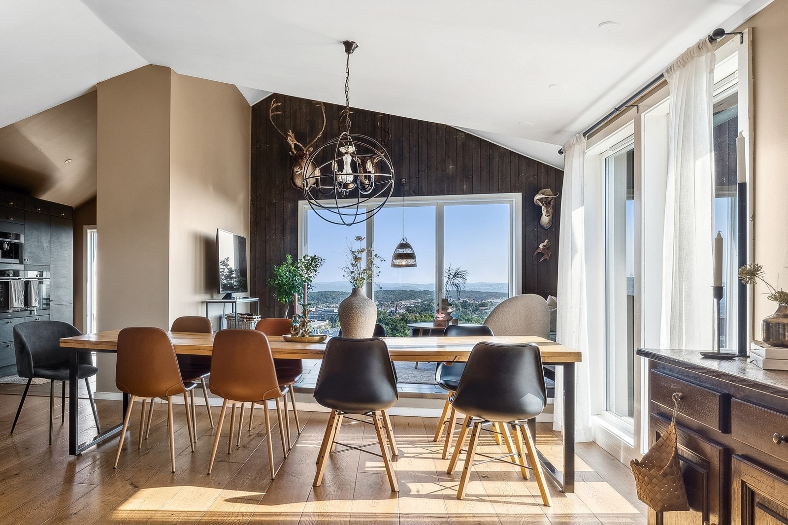 Velkomment til Voiåsen 28 - en lekker enebolig med panoramautsikt Galleribilde