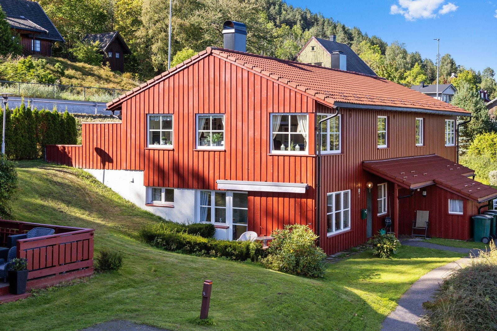 Boligen har en god, intern beliggenhet i blindvei. Galleribilde