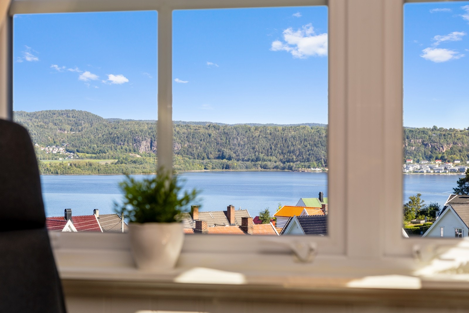 Dette er en flott 2-roms endeleilighet med fantastisk fjordutsikt. Galleribilde