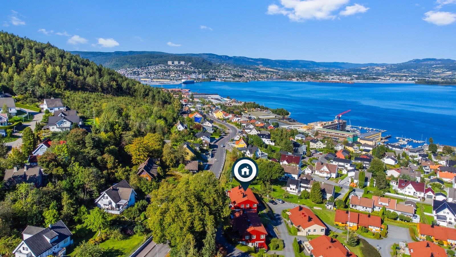 Boligen har en god, og sentral beliggenhet på Åskollen med nærhet til alt nærmiljøet har å by på. Galleribilde