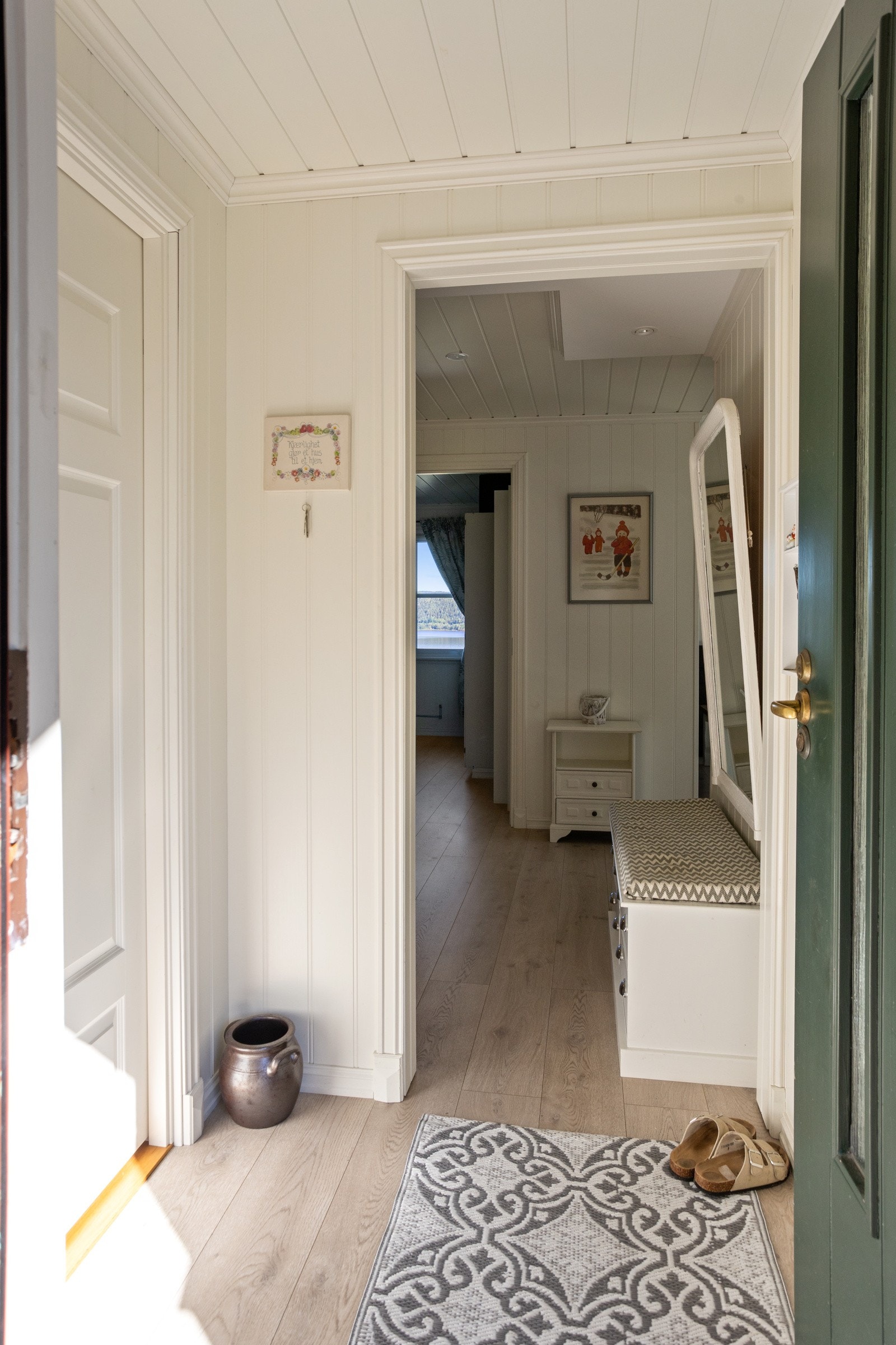 Entré/gang tilknyttet bod/sportsbod. Galleribilde