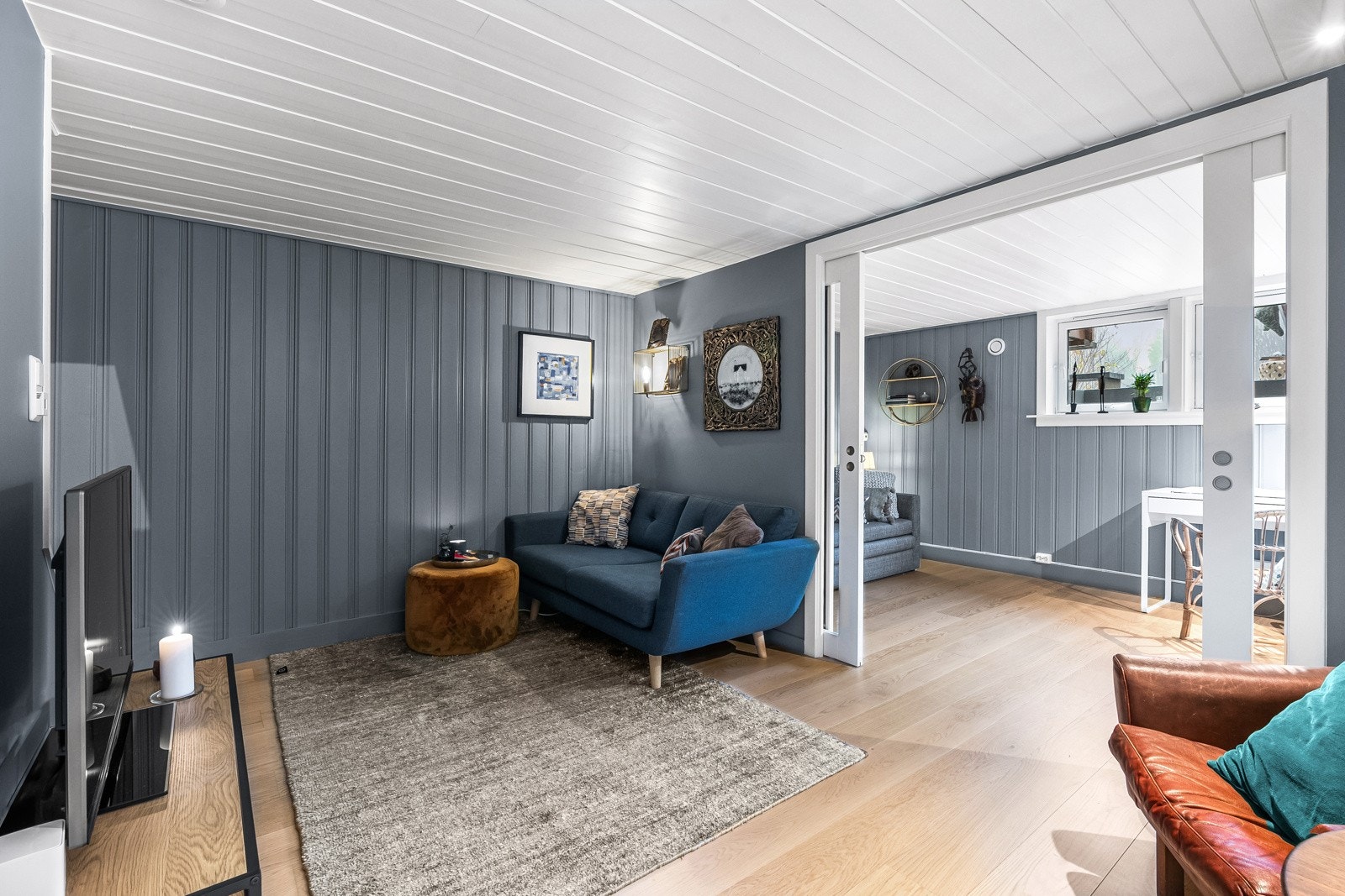 Enten man ønsker å skape et separat TV-område og en lekesone, eller en kombinasjon av oppholdsrom og hjemmekontor, byr kjellerstuen på flere bruksområder Galleribilde