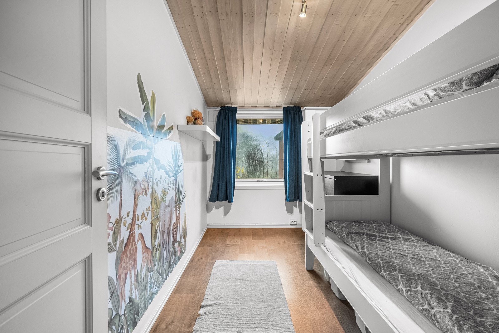 Boligen disponerer totalt tre gode soverom Galleribilde