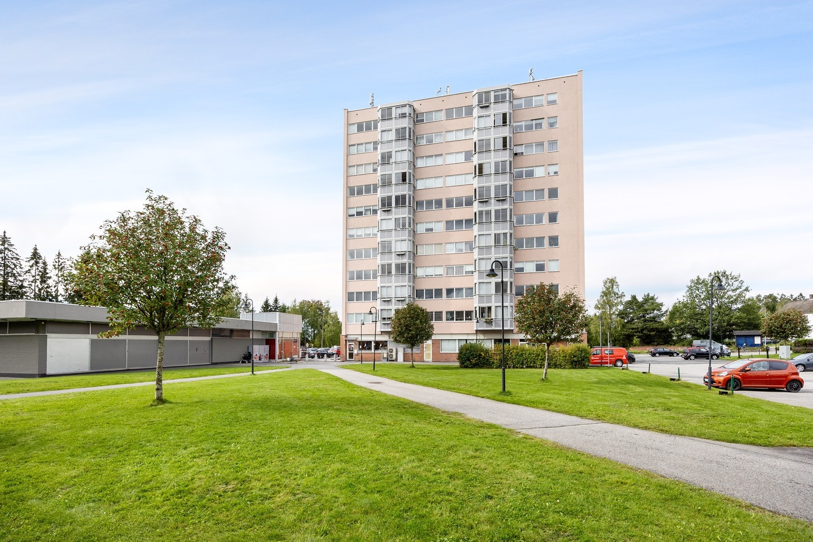 Velkommen til Løvenstadtorget 17! For salg er en 1-roms leilighet i toppetasjen. Galleribilde