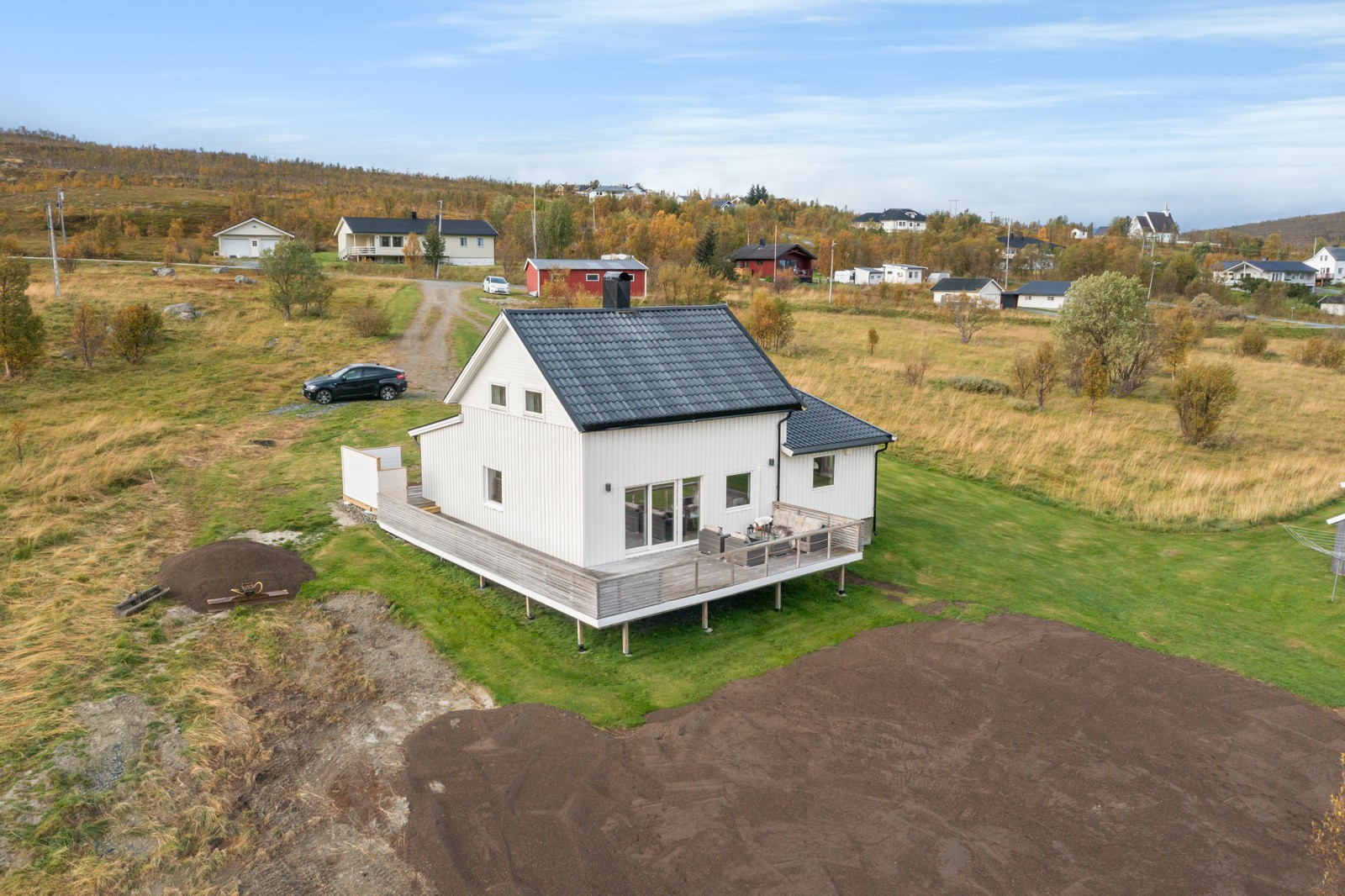 Innholdsrik eiendom med idyllisk beliggenhet i Lyngen.