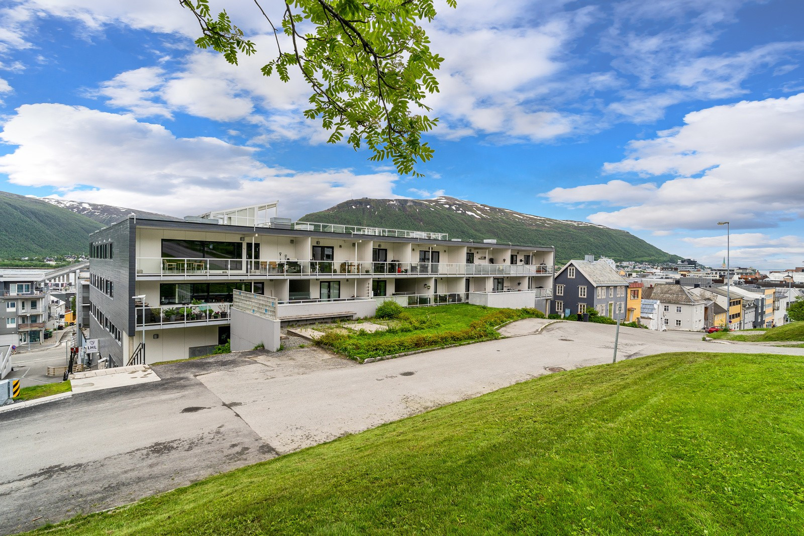 Felles takterrasse for beboerne, og nærhet til grøntarealer.