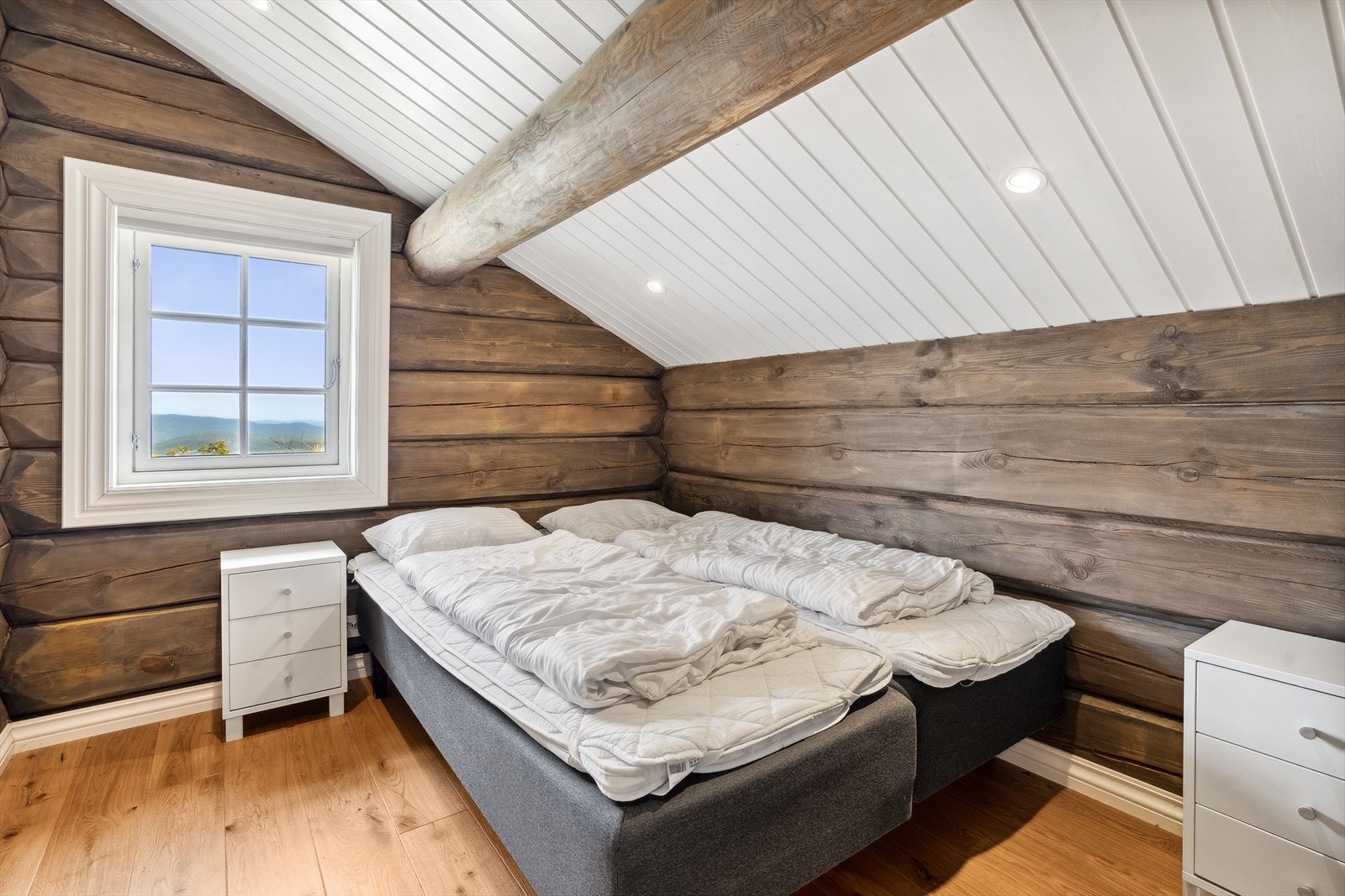 Rommene har god plass til å innredes med store senger og garderobeløsning. Galleribilde