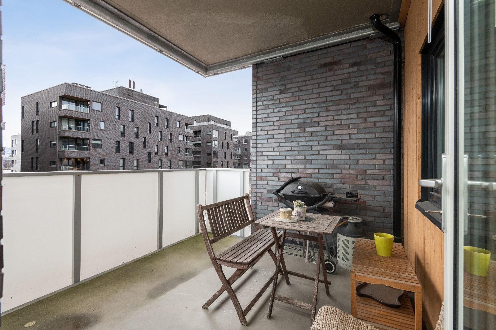 Fra stue er det utgang til en romslig balkong, perfekt for solfylte dager. Galleribilde