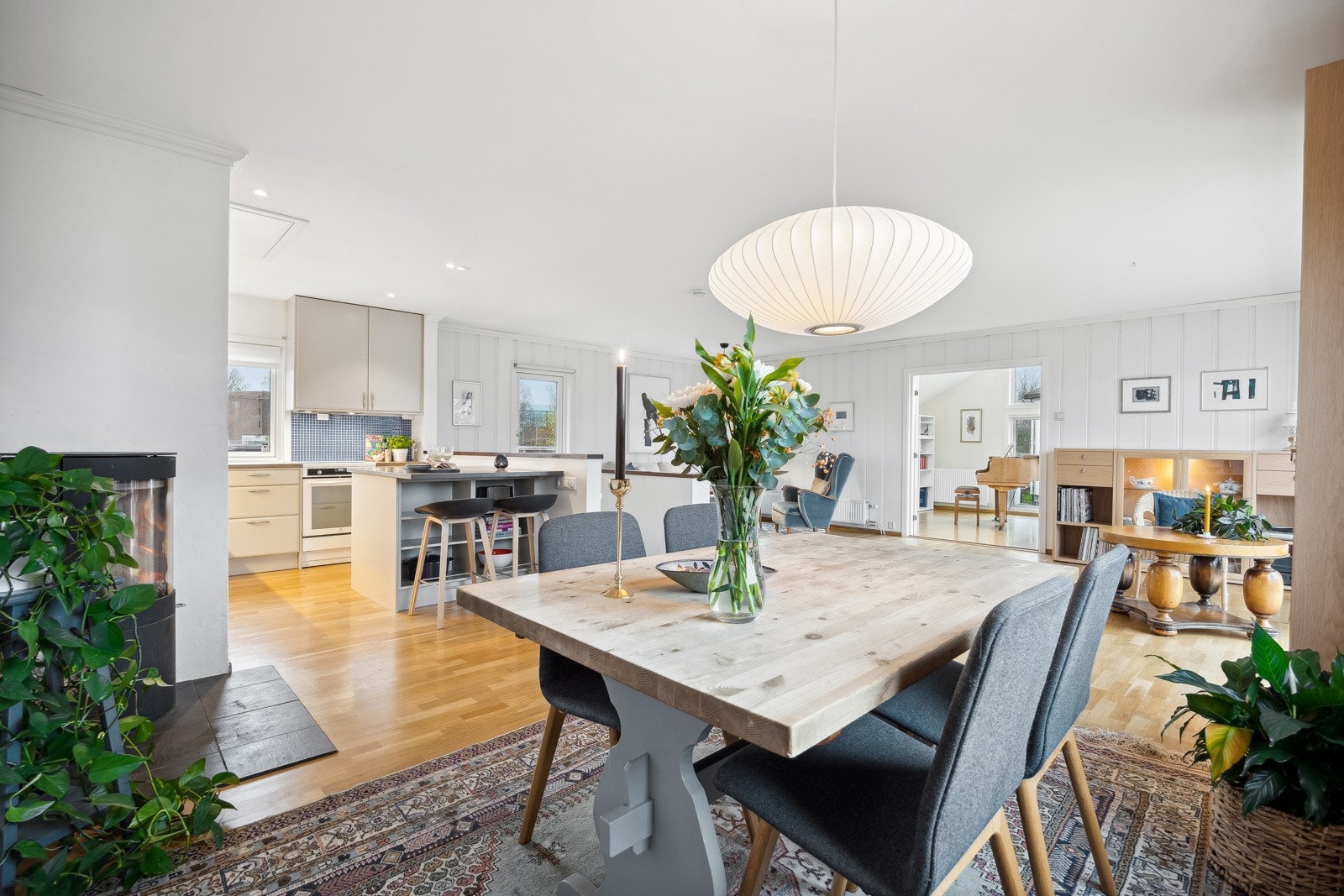 Det er godt med rom til en stor spisestue. Galleribilde