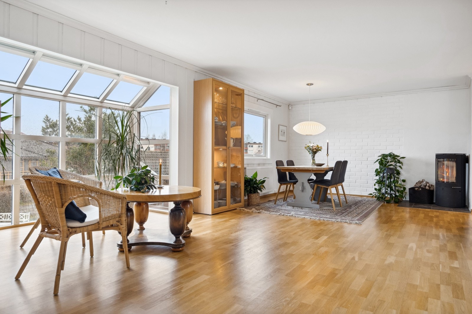 Stue og kjøkken utgjør tilsammen fantastiske 78,5 kvm. Galleribilde