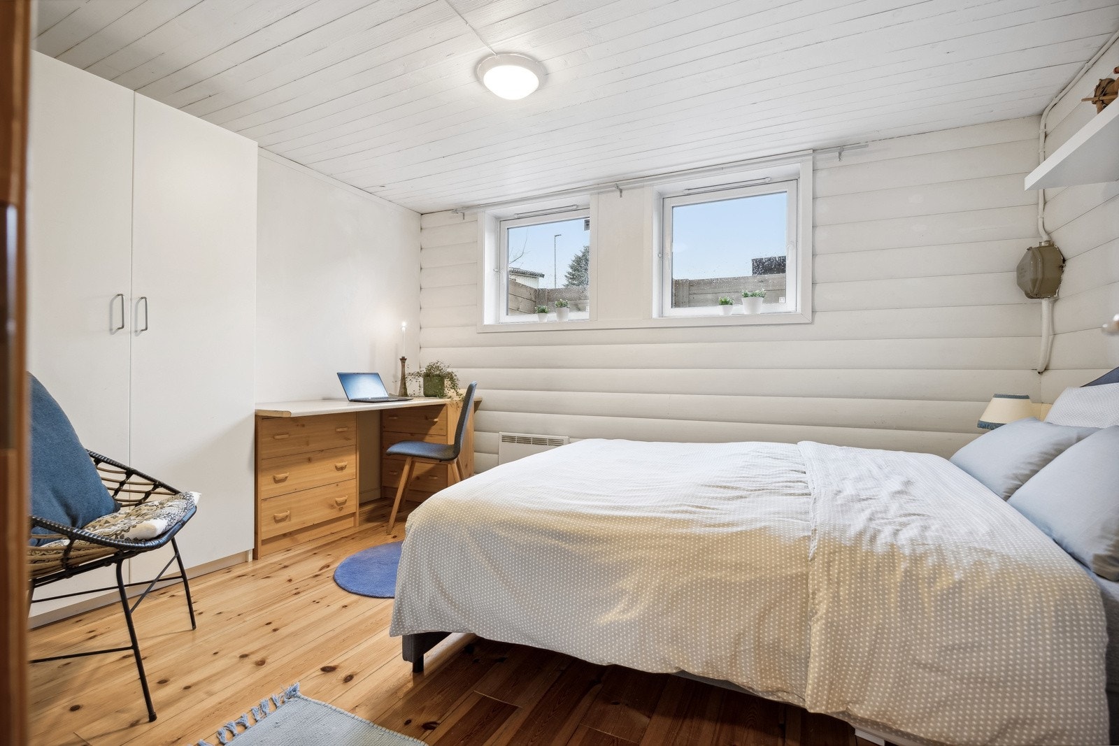 Oppholdsrommet i kjelleren er ikke godkjent som soverom grunnet høyden på vinduene. Galleribilde