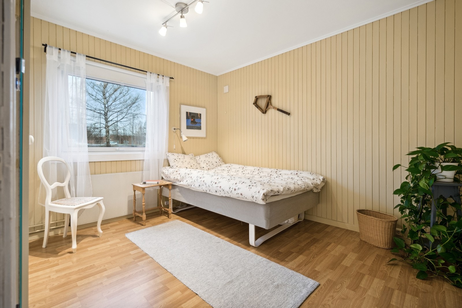 Soverommene er av god størrelse og er målt til 14 kvm, 11 kvm og 9,5 kvm. Galleribilde