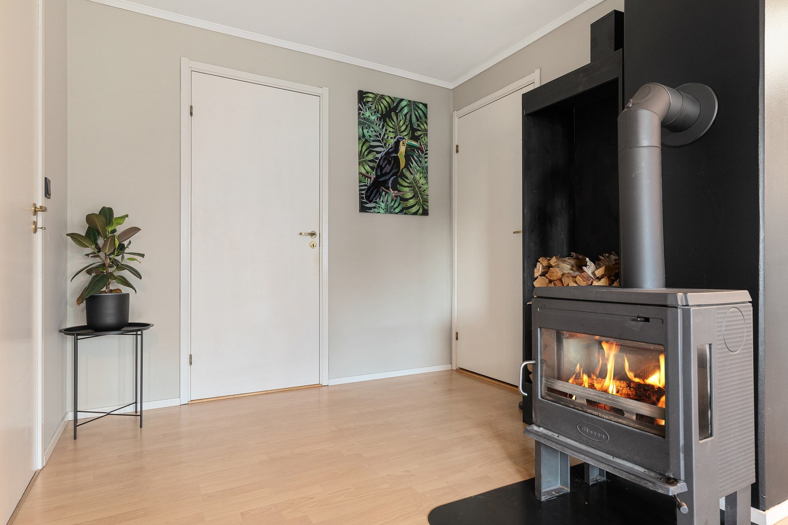 Godt med peisovn på kalde vinterdager Galleribilde