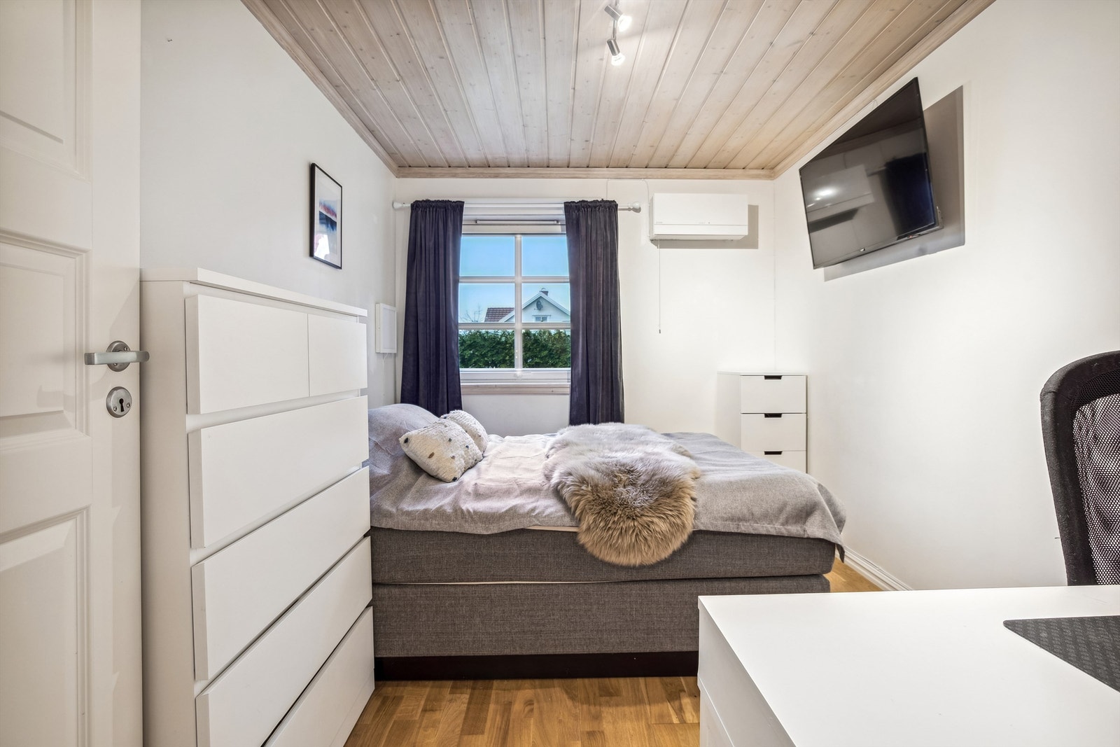 Soverommet på hovedplan er utstyrt med med et mini luftrenseanlegg. Galleribilde