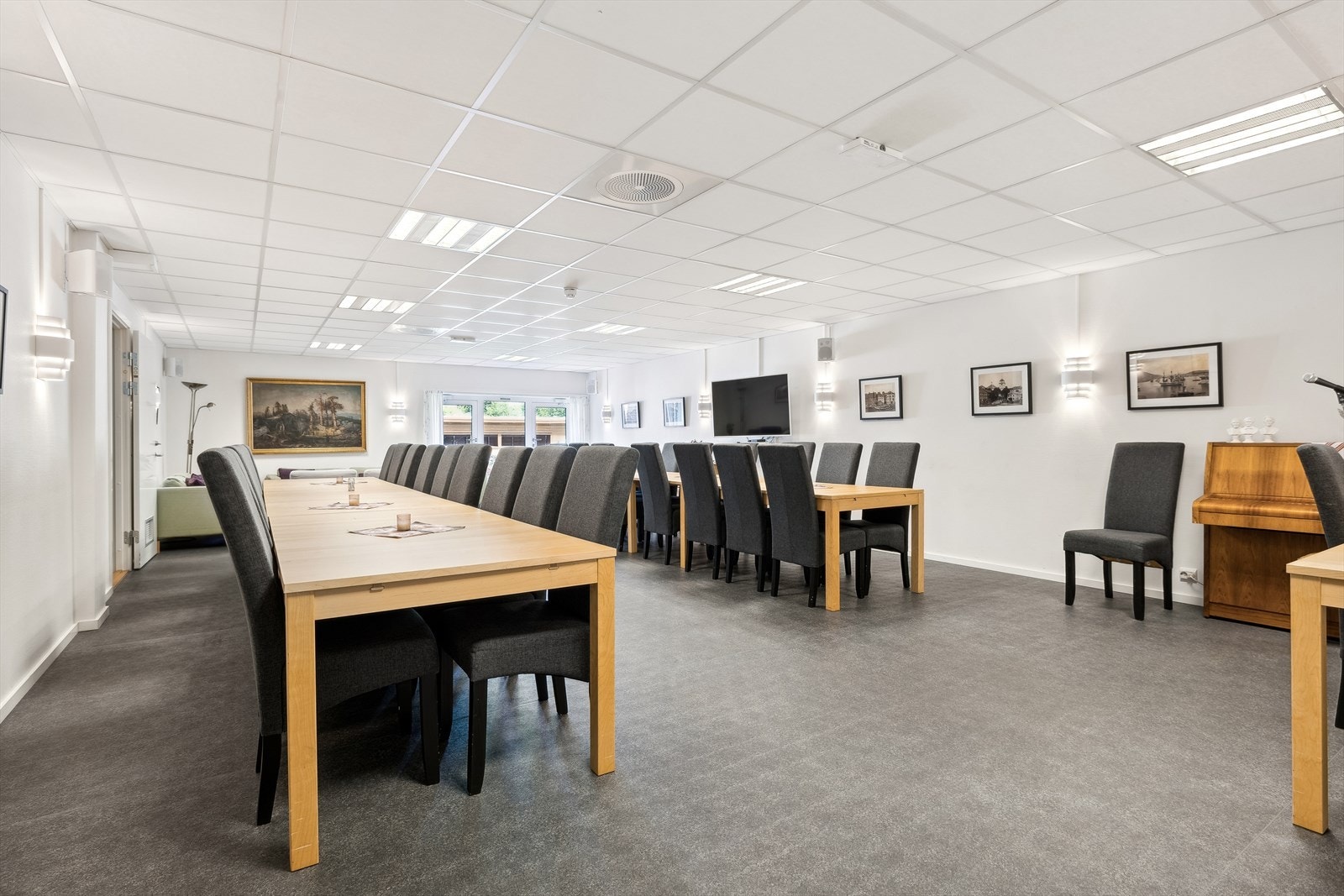 Det er en stor felles stue som kan leies til arrangementer. Galleribilde