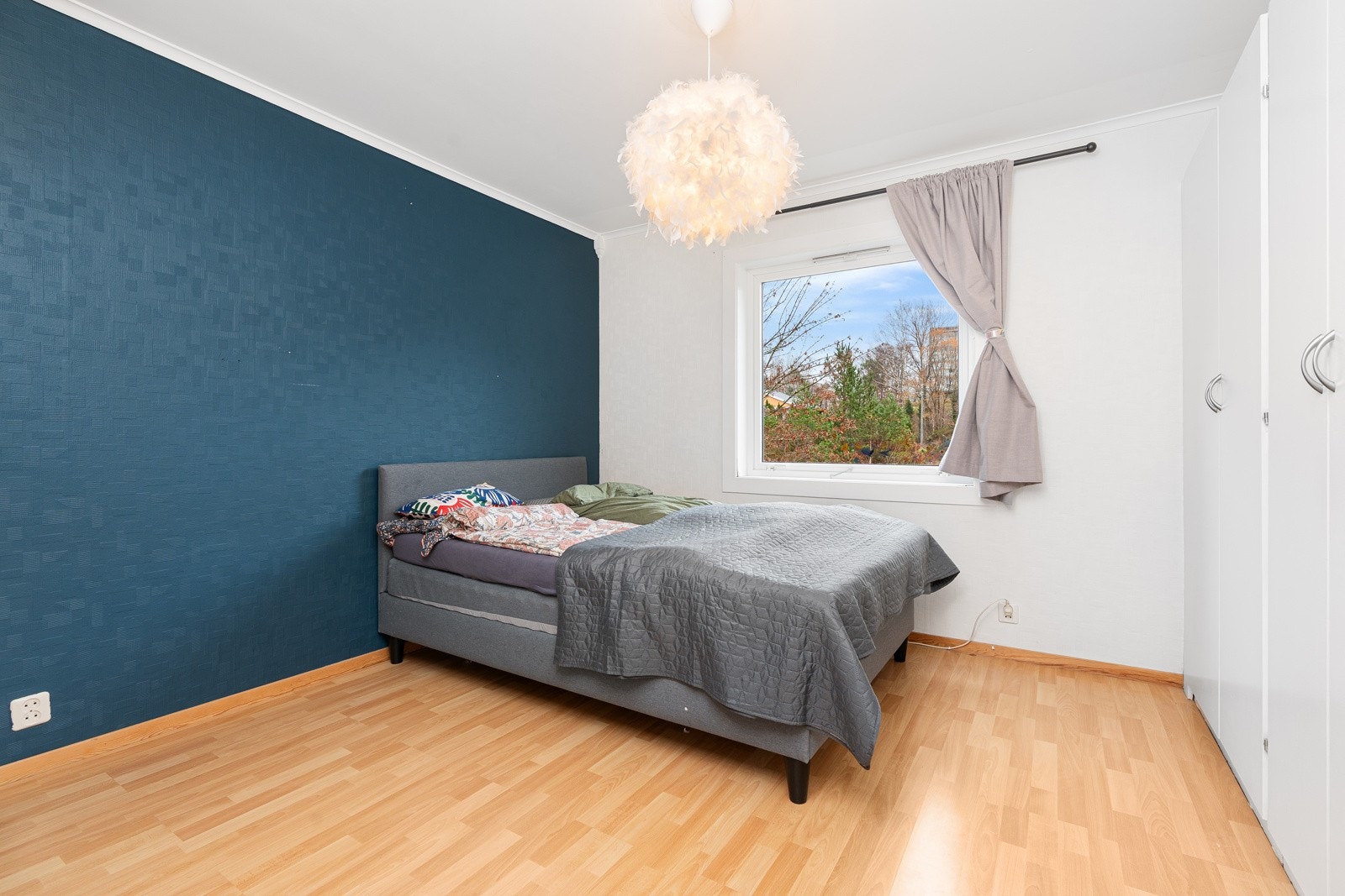 - Leilgheten har to gode soverom | Hovedsoverommet er av romslig størrelse med innbygde skap - Galleribilde