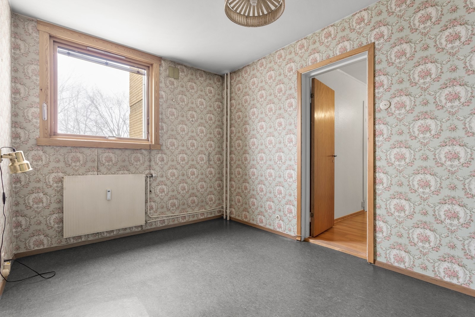 Soverom med god plass til dobbeltseng og nattbord hvis ønskelig Galleribilde