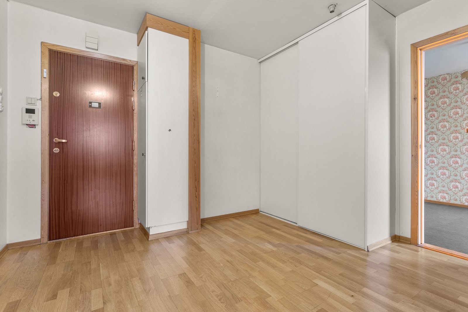 Gode muligheter til å lage kreative løsninger her for oppbevaring av klesplagg Galleribilde