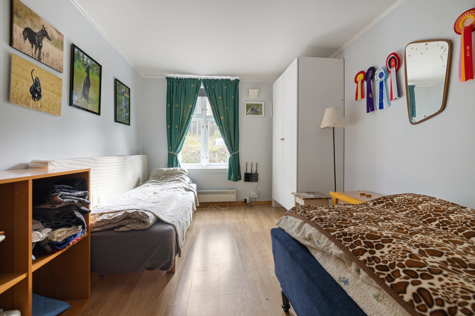 Romslig soverom. Galleribilde