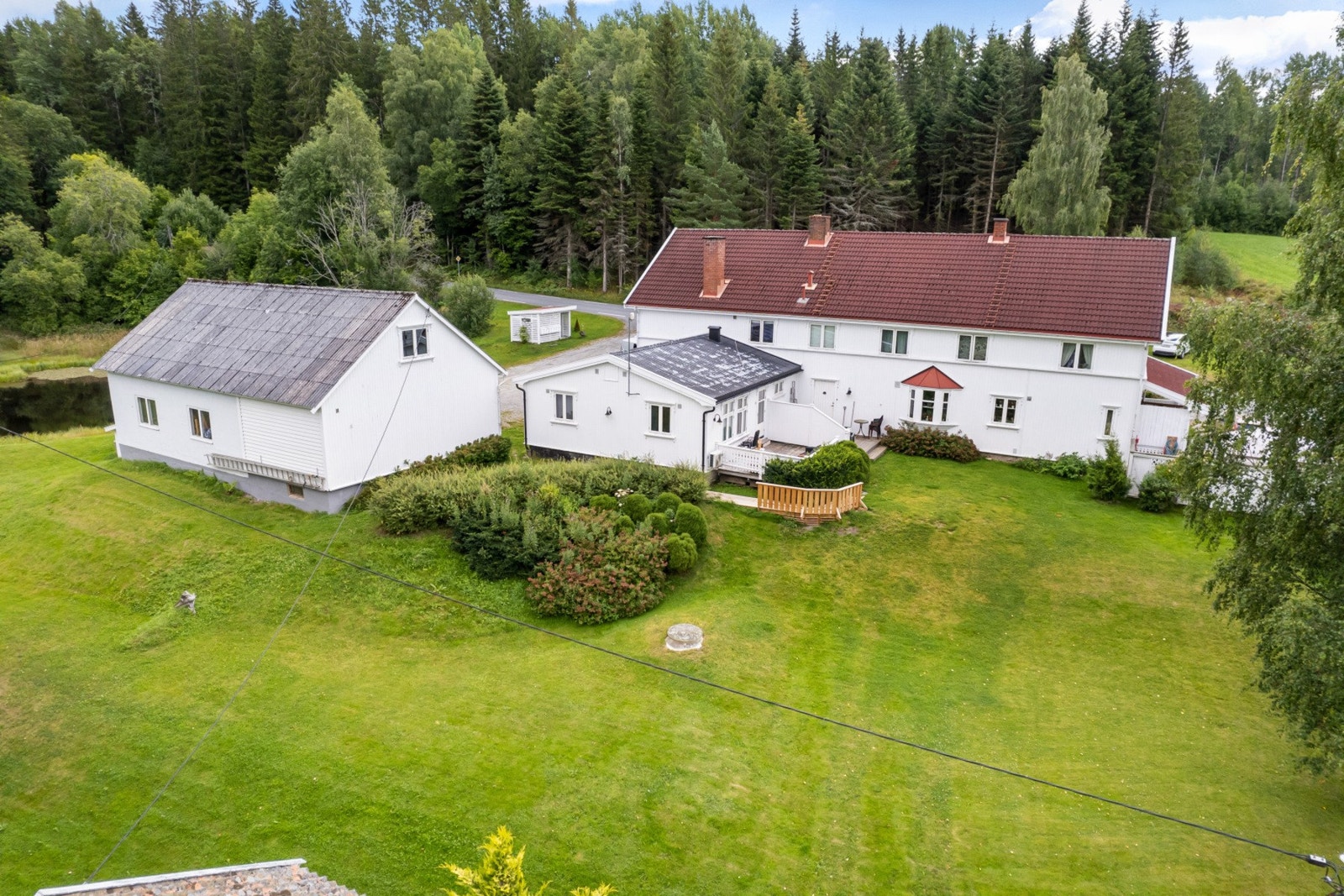 Eiendommen er kjent som Godheim, "sentrum" på Stegen. Galleribilde