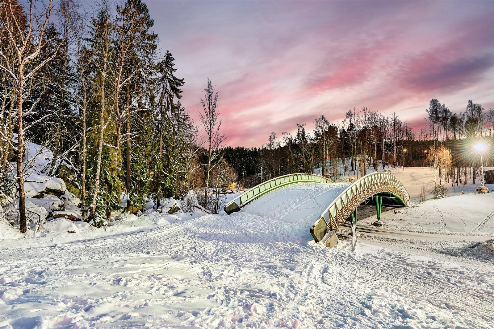 Vinteraktiviteter i Østmarkas lysløyper for ski og moro. Galleribilde