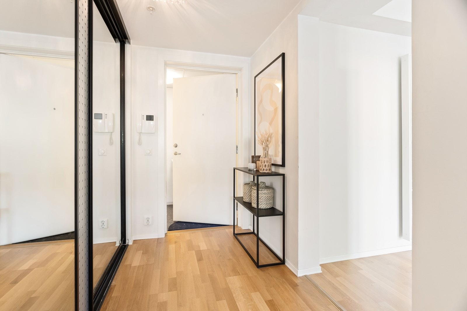 For ytterligere oppbevaring disponerer leiligheten intern og ekstern bod Galleribilde