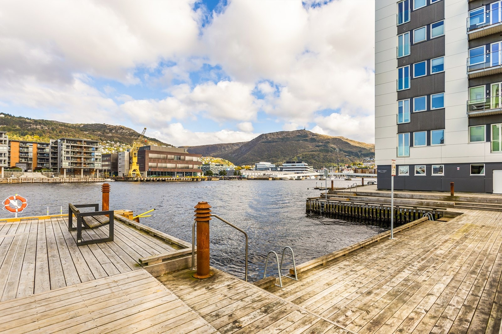 Brygge ved Damsgårssundet like i nærheten. Velkommen til hyggelig visning - husk påmelding hos megler! Galleribilde