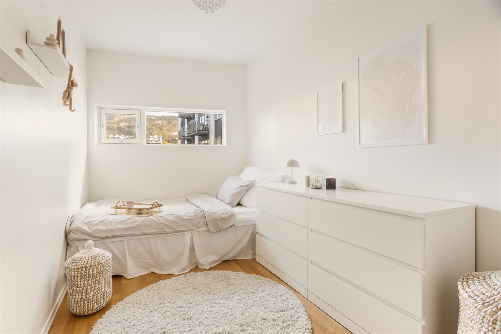 Det andre soverommet passer utmerket som for eksempel barnerom, gjesterom eller hjemmekontor for de som ønsker det Galleribilde