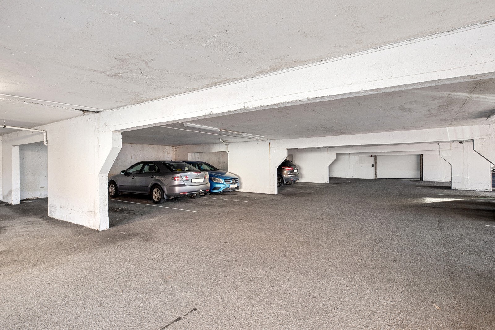 Det medfølger en parkeringsplass i garasjekjeller. Galleribilde