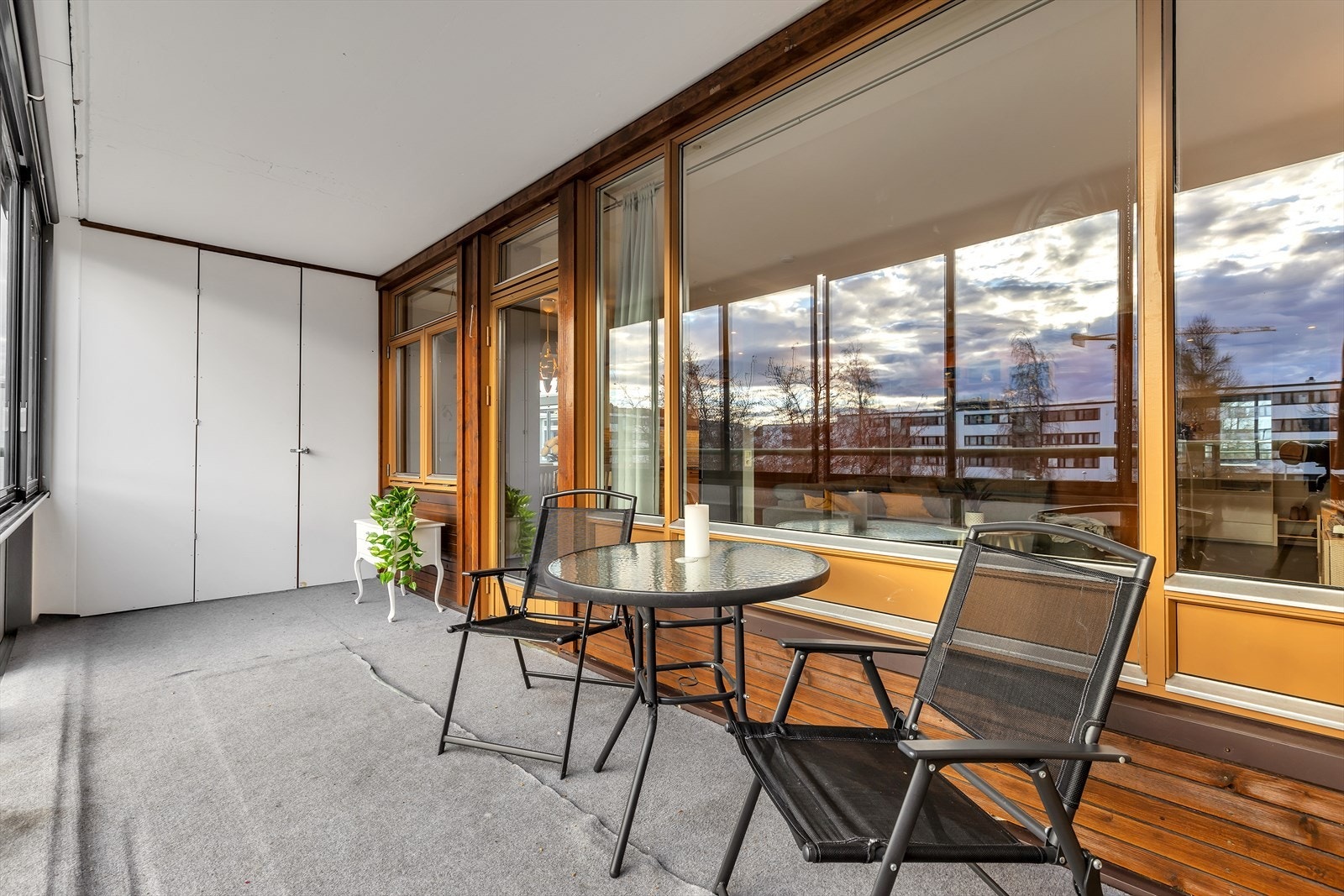 Bod tilknyttet balkong. I tillegg har boligen tilgang til 2 eksterne boder i kjelleren. Galleribilde