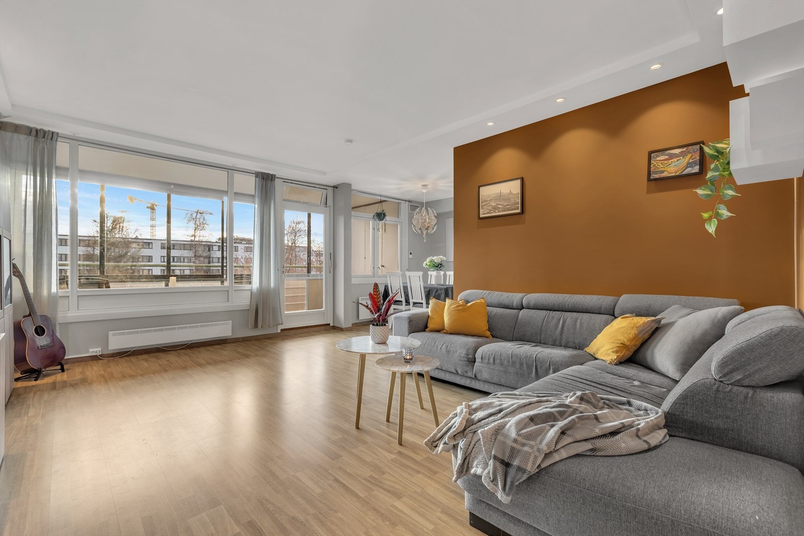 Veldrevet borettslag med Kabel-TV, internett (fiber) og kommunale avgifter inkludert i fellesutgiftene. Galleribilde