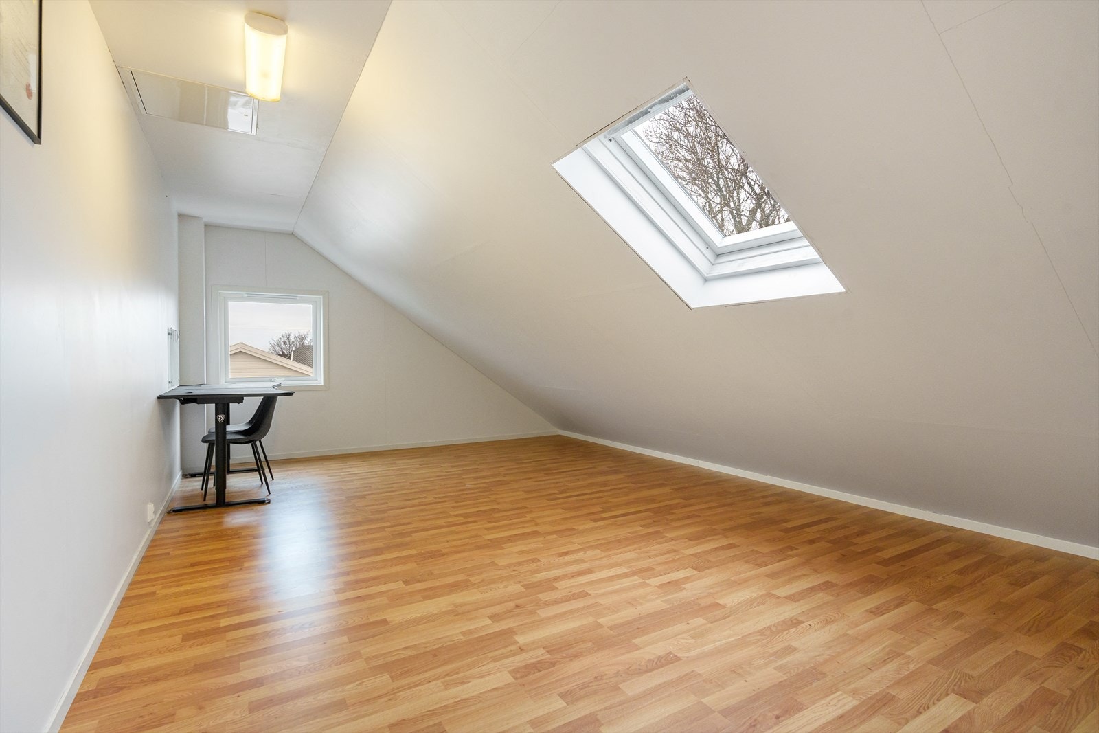 Loftsbod Galleribilde