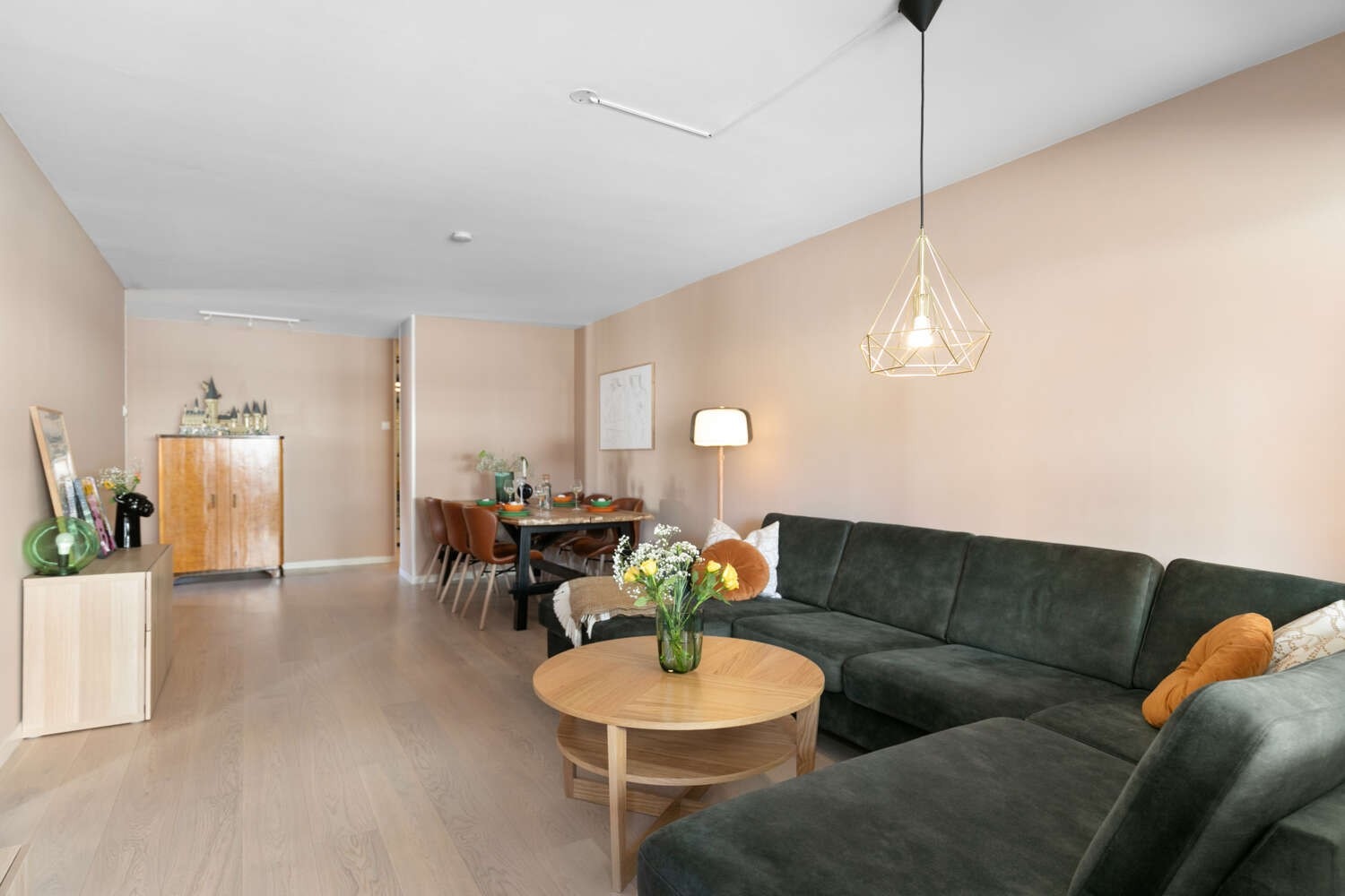 Her får man plass til ønsket møblement. Galleribilde