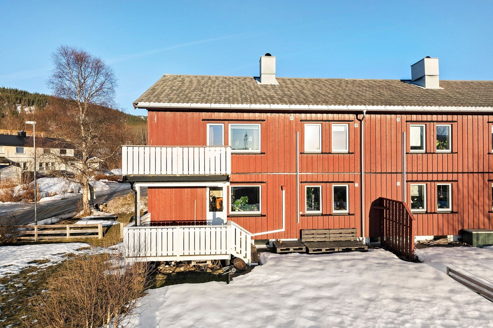 Selfors er et rolig og barnevennlig område. Nærhet til dagligvarebutikk, sykehus, frisør, barnehage, skole m.m. Galleribilde