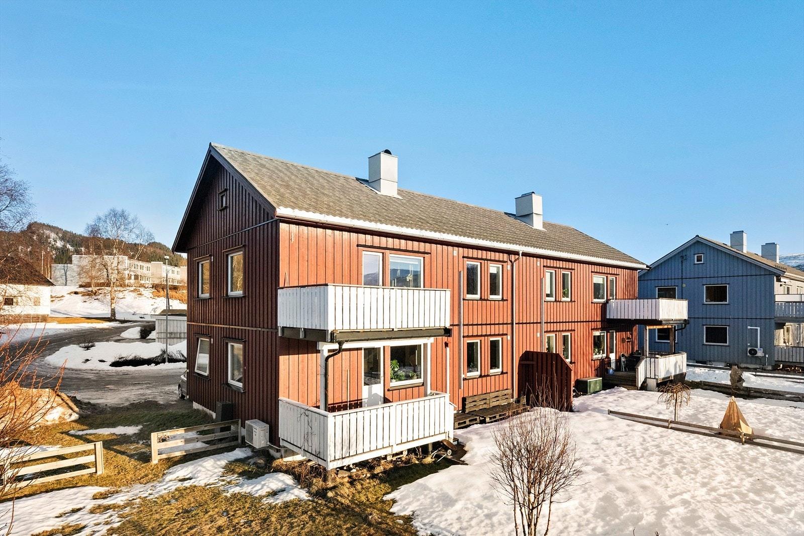 Leiligheten ligger fint til i 2.etasje og har en solrik balkong. Galleribilde