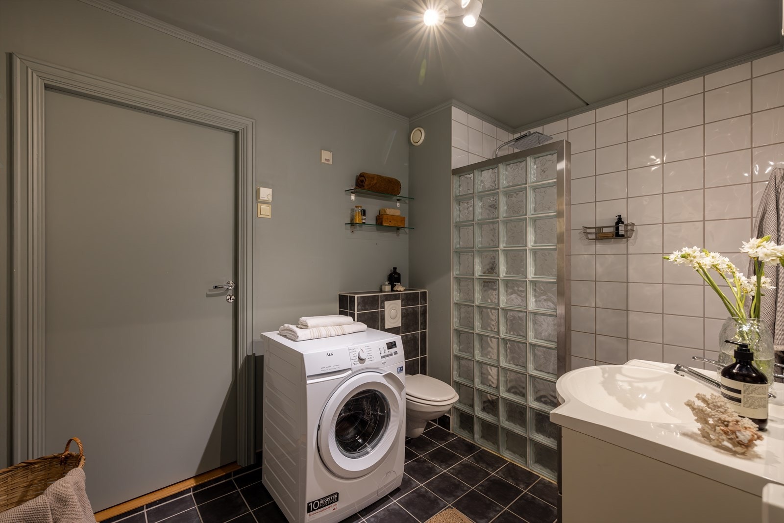 Flislagt bad med elektriske varmekabler fra 2004. Galleribilde