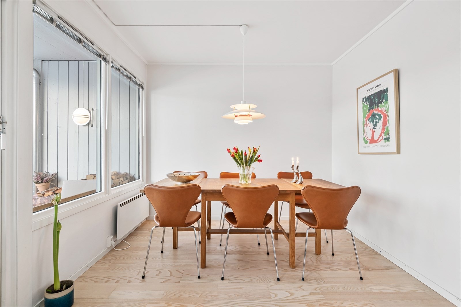 Plass til større spisegruppe. Galleribilde