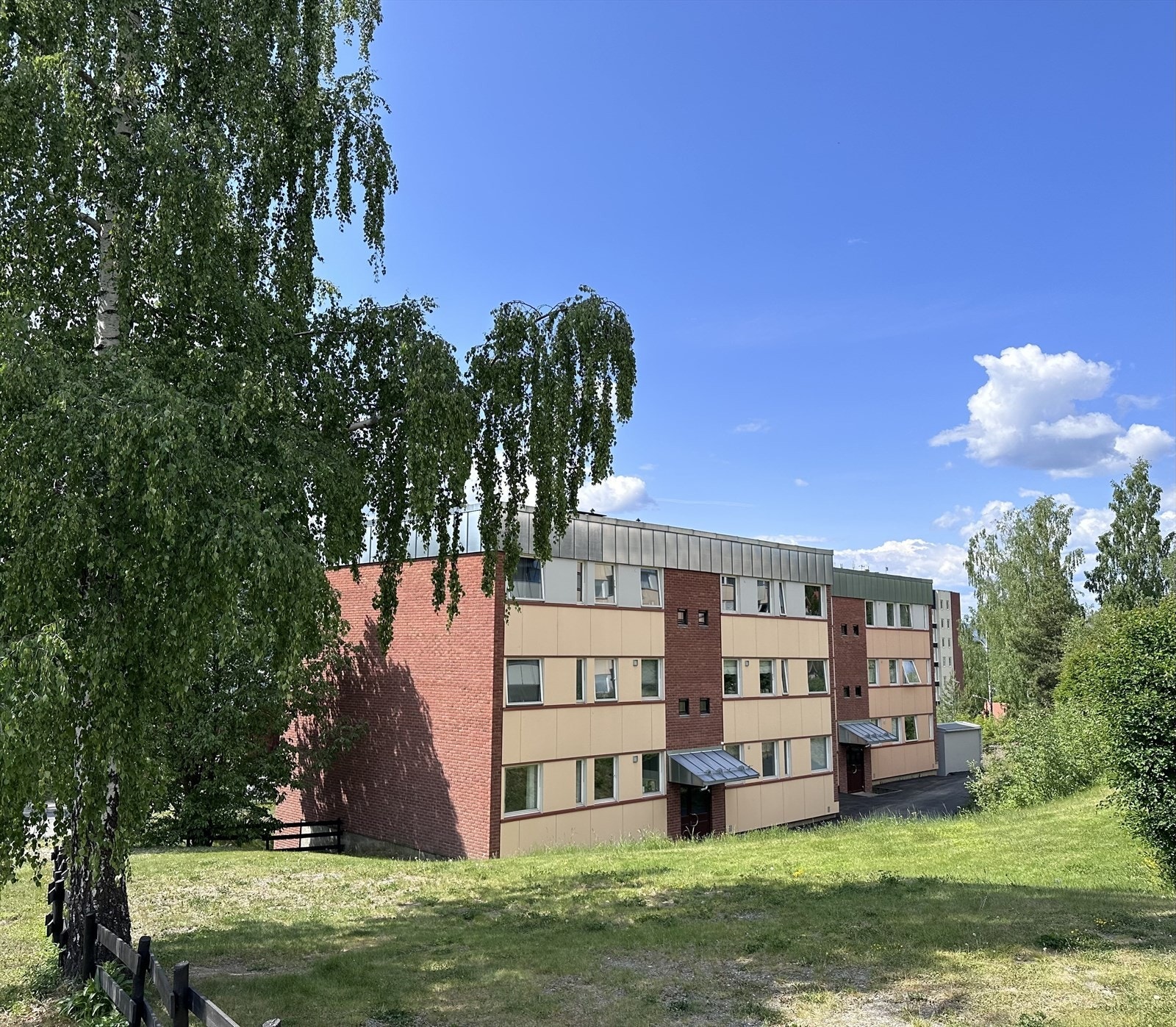 Nybu ligger i rolige og fine omgivelser rett ved marka, lysløype m.m. Galleribilde